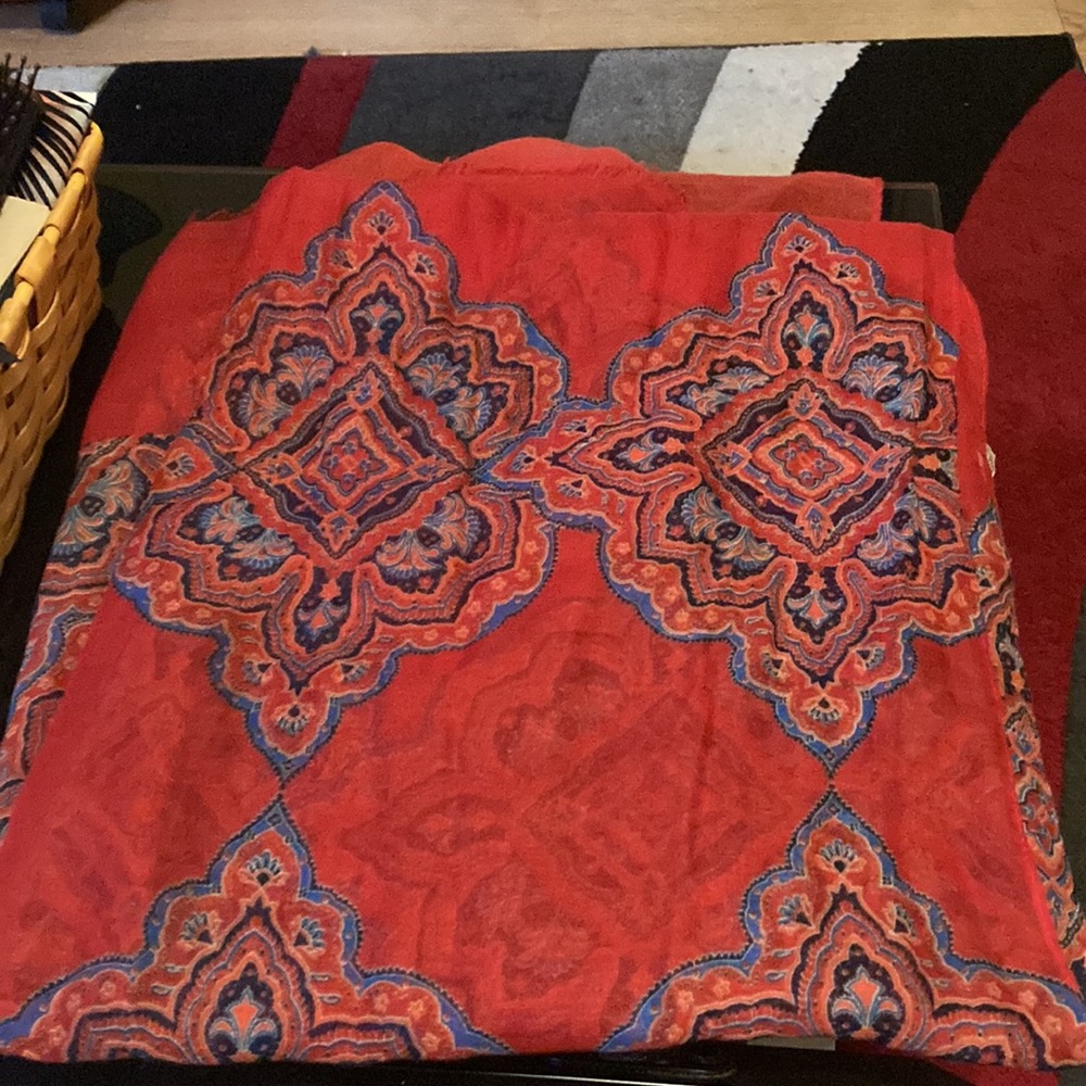 Large Scarf - Picture 2 of 3